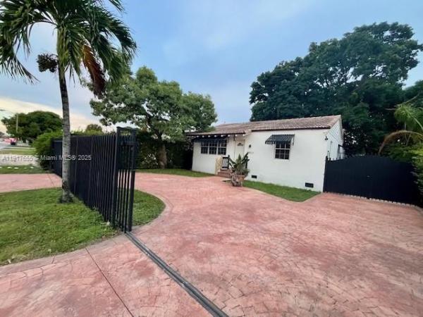 Miami, Florida 33161, image 1