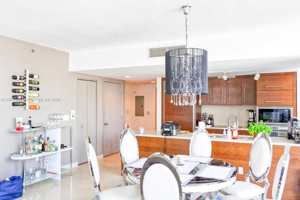 Icon Brickell Tower 1, 475 Brickell Ave #1615, Miami, Florida 33131, image 1