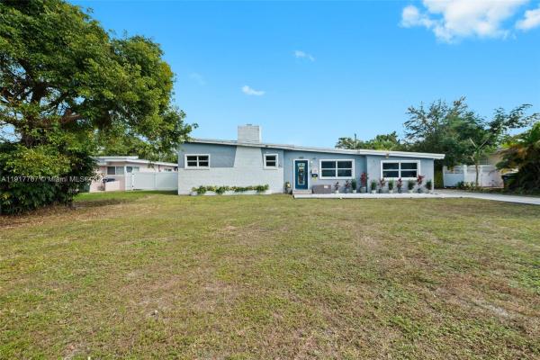 Hialeah Golf Course, 281 Iroquois St, Miami Springs, Florida 33166, image 1