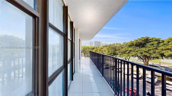 Oceanview Park, 1000 Parkview Dr #431, Hallandale Beach, Florida 33009, image 2