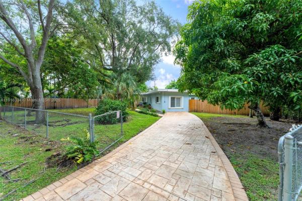 Kendall Heights, 8318 SW 131st St, Pinecrest, Florida 33156, image 3