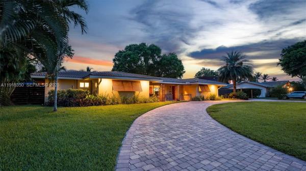 Plantation Golf Estates, 901 W Tropical Way, Plantation, Florida 33317, image 1