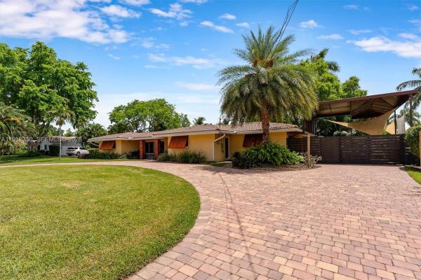Plantation Golf Estates, 901 W Tropical Way, Plantation, Florida 33317, image 2