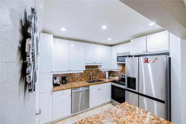 Royale Green, 12800 SW 43rd Dr #102-B, Kendale Lakes, Florida 33175, image 2