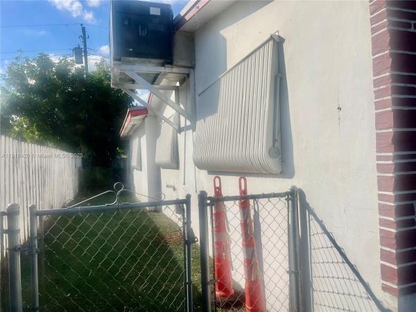 Fleetwood Manor, 6510 Garfield St, Hollywood, Florida 33024, image 3