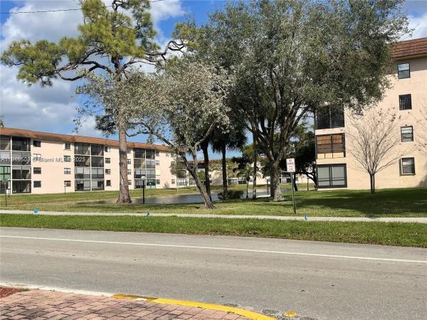 Lakes Of Carriage Hills, 4940 E Sabal Palm Blvd #302, Tamarac, Florida 33319, image 1