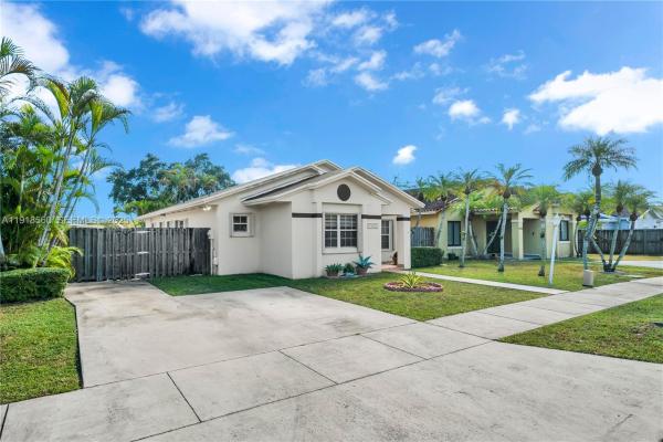 Islas Canarias Homes, 11365 SW 143rd Ct, The Hammocks, Florida 33186, image 3