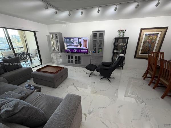 Huntington Lakes 5, 7290 Kinghurst Dr #306, Delray Beach, Florida 33446, image 1