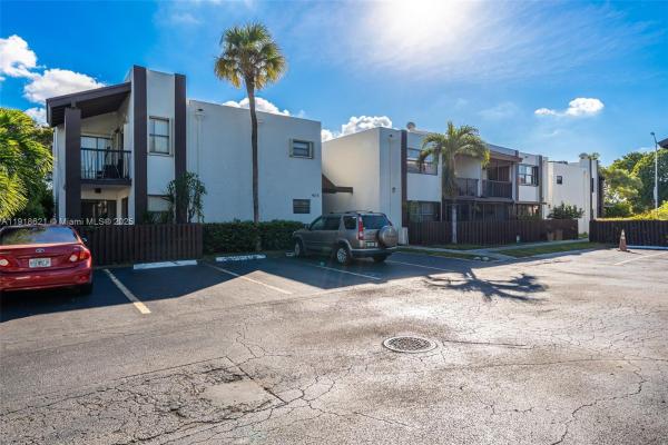 West Lake Village, 401 NW 107th Ave #107, Fountainebleau, Florida 33172, image 3