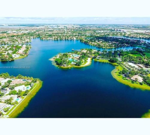 10794 NW 70th St, Doral, Florida 33178, image 1