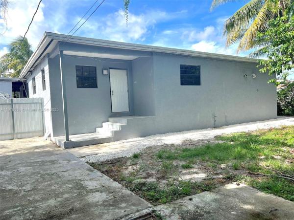 Sunkist Grove, 1152 NW 127th St, North Miami, Florida 33168, image 1