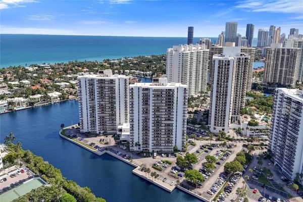 Waterview 2, 20515 E Country Club Dr #541, Aventura, Florida 33180, image 1