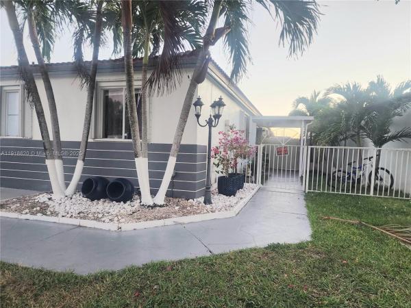 Weitzer Serena Lakes West, 14291 SW 171st Ter, Richmond West, Florida 33177, image 2