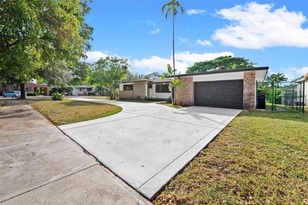 The Roeblings, 700 Rio Vista Dr, Miami Springs, Florida 33166, image 3