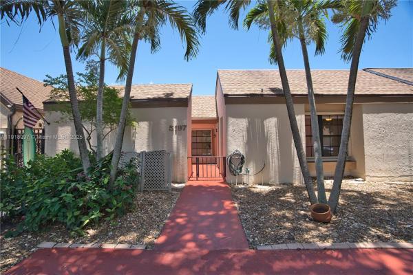 Cinnamon, 5197 Peppercorn St, Palm Beach Gardens, Florida 33418, image 3