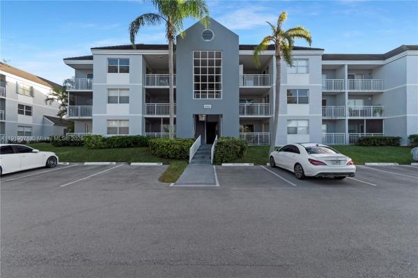 Le Club At Old Cutler, 8560 SW 212th St #308, Cutler Bay, Florida 33189, image 1
