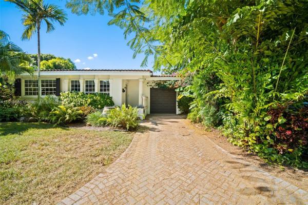 Coconut Grove Manor, 300 Manor Pl, Coral Gables, Florida 33133, image 1