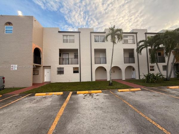 Westland Manor East, 6600 W 2nd Ct #B21, Hialeah, Florida 33012, image 1