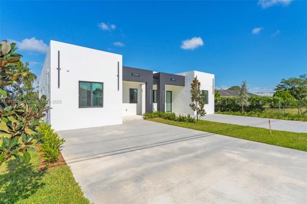 Oak Shire Homes, 12383 SW 220th St, Goulds, Florida 33170, image 2