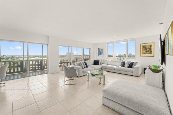 Hillcrest, 4001 Hillcrest Dr #1017, Hollywood, Florida 33021, image 1