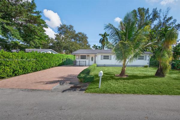 Twin Lakes Manor, 6255 SW 62nd Ct, South Miami, Florida 33143, image 3