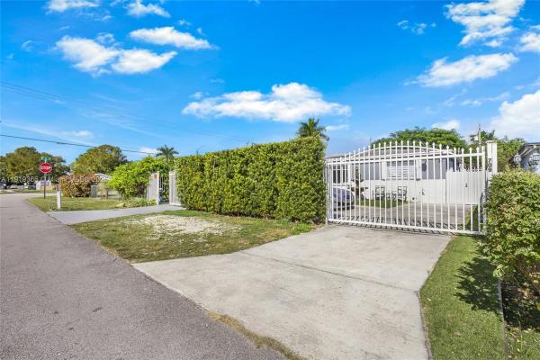 Newport, 709 NW 14th St, Homestead, Florida 33030, image 3