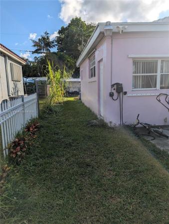 Beach Plaza, 16931 NE 5th Ct, North Miami Beach, Florida 33162, image 3