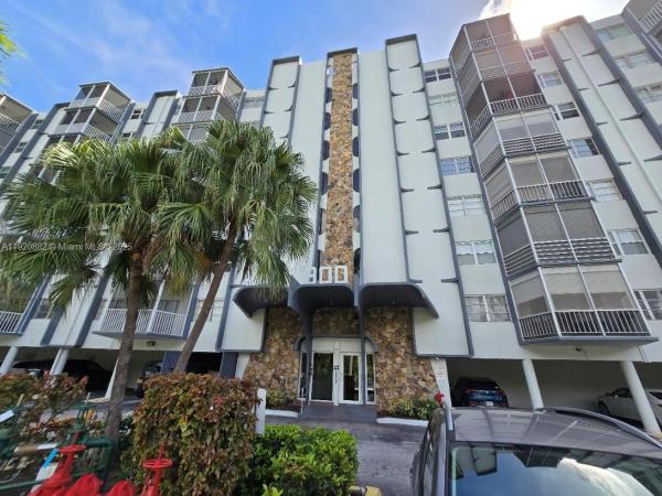 Fairways Riviera, 300 Diplomat Pkwy #207, Hallandale Beach, Florida 33009, image 2