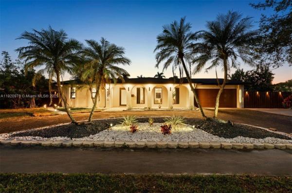 Plantations Secluded Gardens, 7020 Plantation Rd, Plantation, Florida 33317, image 1