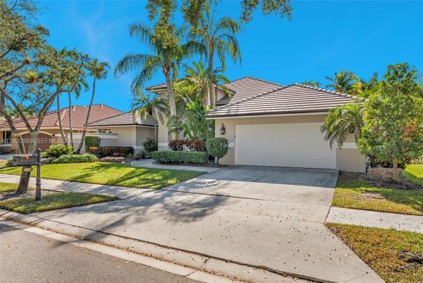 Tequesta At Country Isles, 1003 Trailmore Ln, Weston, Florida 33326, image 2