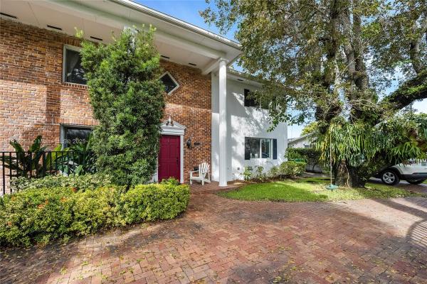 The 10670 Pinecrest, 10670 SW 77th Ave #10670, Pinecrest, Florida 33156, image 1