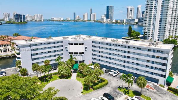 Eden Point, 4000 NE 170th St #605, North Miami Beach, Florida 33160, image 1