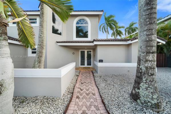 Mansions Cove At Lakes Of The Meadow, 15484 SW 42nd Ter, Kendall West, Florida 33185, image 2