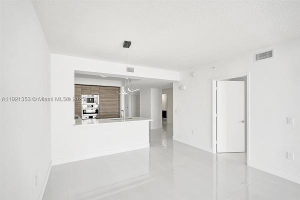 Parque Towers, 330 Sunny Isles Blvd #5-805, Sunny Isles Beach, Florida 33160, image 2
