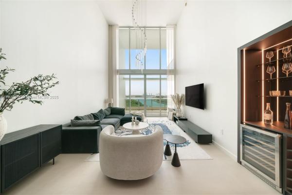 900 Biscayne Bay, 900 Biscayne Blvd #905, Miami, Florida 33132, image 2