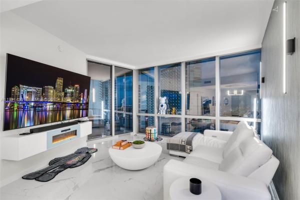 Paramount Miami Worldcenter, 851 NE 1st Ave #4009, Miami, Florida 33132, image 1