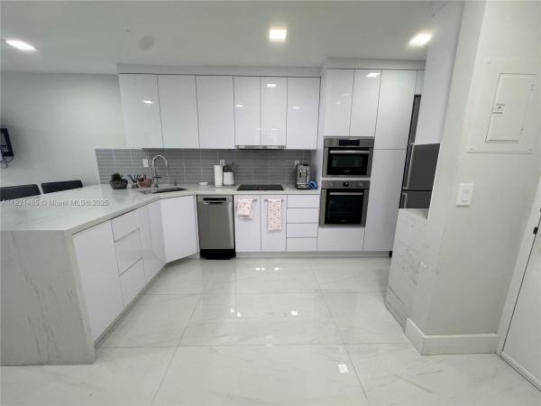 Triton Tower, 2899 Collins Ave #915, Miami Beach, Florida 33140, image 1