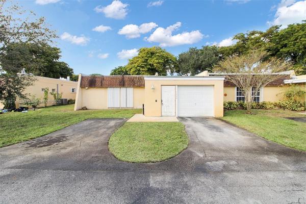 7332 Bay Hill Dr, Hialeah, Florida 33015, image 1