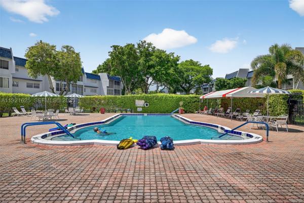 Oriole Golf & Tennis Club 1, 7817 Golf Circle Dr #301, Margate, Florida 33063, image 1