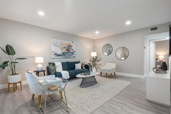 Franklin Court, 1400 NE 5th Ter #13, Fort Lauderdale, Florida 33304, image 1