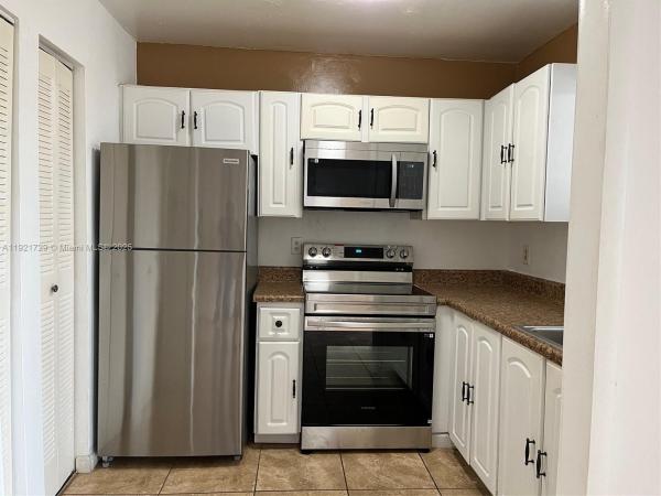 Brookview, 13500 NE 3rd Ct #402, North Miami, Florida 33161, image 2