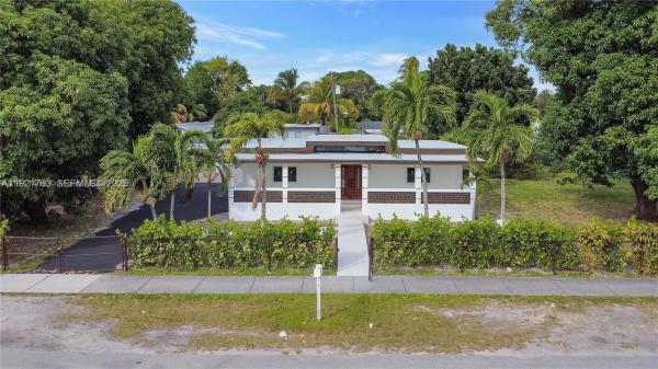 Highview Gardens, 745 NW 140th St, Golden Glades, Florida 33168, image 2