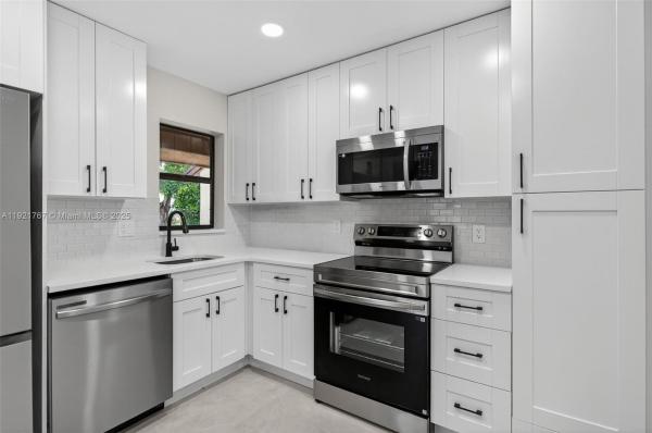 Karanda Village 3, 3697 Cocoplum Cir #3537, Coconut Creek, Florida 33063, image 2