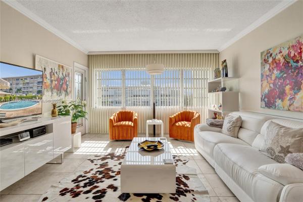 Gulfstream Garden, 330 SE 2nd St #404E, Hallandale Beach, Florida 33009, image 1
