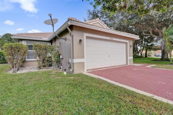 6305 Willoughby Cir, Lake Worth, Florida 33463, image 1