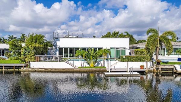 Middle River Manor, 2112 NE 17th Ave, Wilton Manors, Florida 33305, image 1