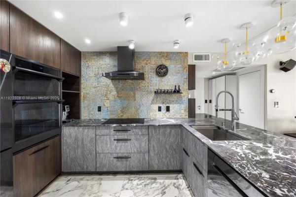 Coronado Tower 3, 20379 W Country Club Dr #2333, Aventura, Florida 33180, image 2