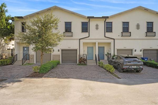 Regal Palm Square, 757 SW 11th St, Florida City, Florida 33034, image 1