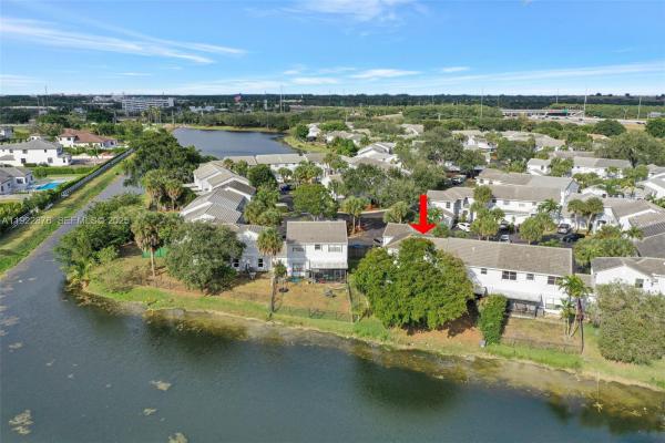 Les Chateaux, 4852 Grapevine Way, Davie, Florida 33331, image 3