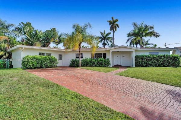 Edgewater Estates, 2106 NE 16th Ave, Wilton Manors, Florida 33305, image 3